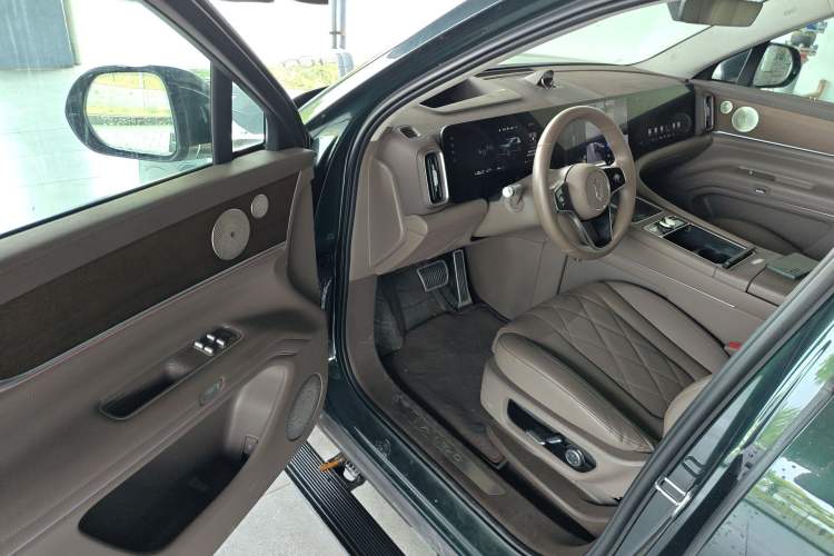 Used Hima AITO M9 2024 Range-Extended Max Edition 52 kWh 6-Seater Version Driver Seat