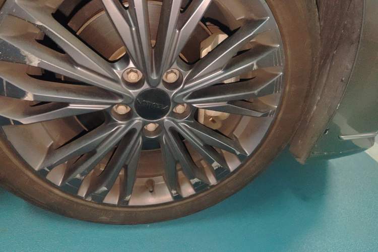Used Dongfeng Aeolus Yixuan MAX 2021 1.5T Ultra-Stylish Trendsetter Edition Right Front Wheel Hub