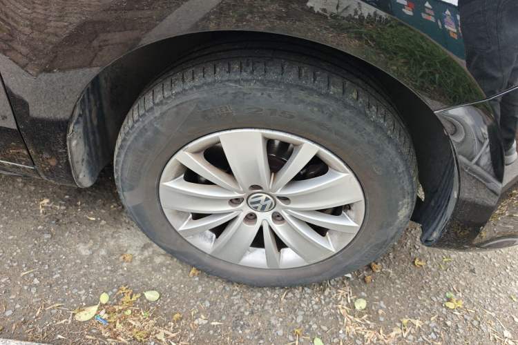 Used Volkswagen Sharan 2013 1.8TSI Standard Model Euro IV Right Front Wheel Hub