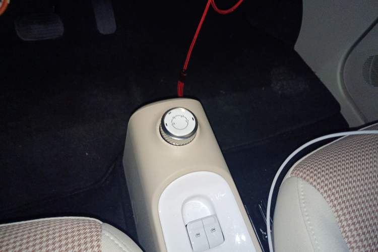 Used Wuling Hongguang MINIEV 2024 3rd Generation 215km Youth Edition Gear Lever