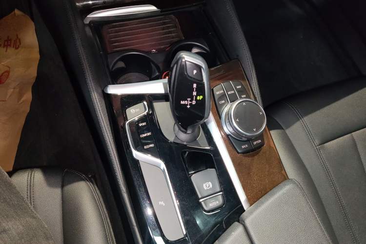 Used BMW 5 Series 2018 525Li Luxury Package
