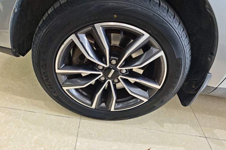 Used Wey VV5 2020 1.5T Two-Wheel Drive Color Pioneer Left Front Wheel Hub