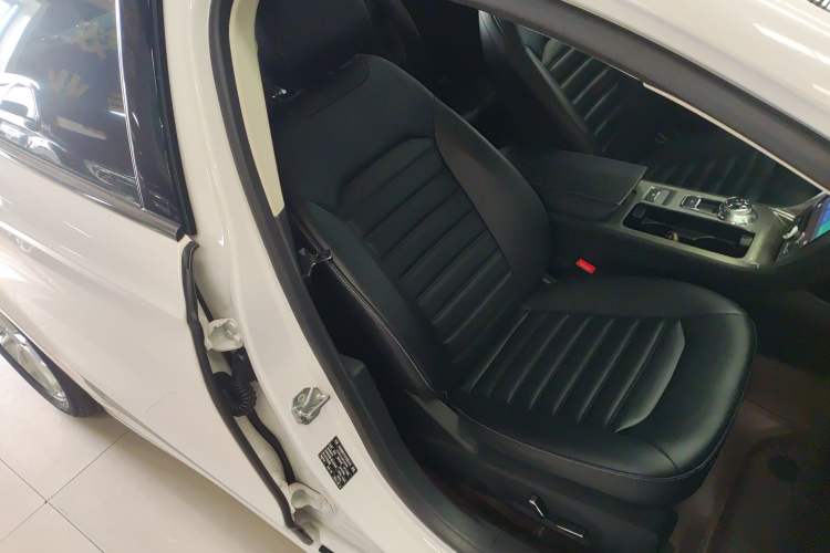 Used Ford Mondeo 2020 EcoBoost 180 Stylish Model Right Front Seat