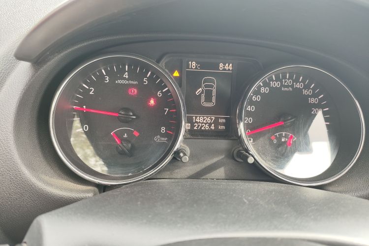 Used Nissan Qashqai 2012 1.6XE Wind 5MT 2WD Odometer Close Up