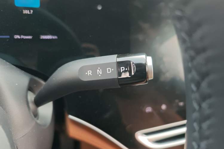 Used Rising R7 2022 High-Performance Advanced Edition Gear Lever