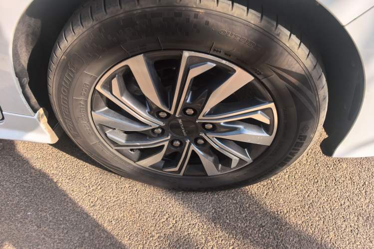 Used SAIC MAXUS G20 2023 Facelift PLUS 2.0T Diesel Automatic Luxury Edition Right Front Wheel Hub