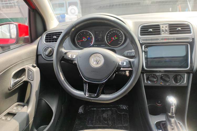 Used Volkswagen Polo 2016 1.6L Automatic Comfort Model
