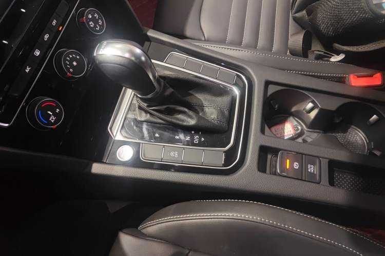 Used Volkswagen Magotan 2023 2 Million Units Limited-Edition 280TSI DSG Comfort Version Gear Lever