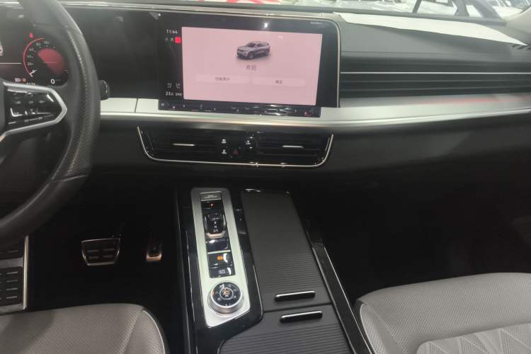 Used Volkswagen Tavendor 2024 380TSI All-Wheel-Drive R-Line Cruise Premium Edition Audio And AC Panel