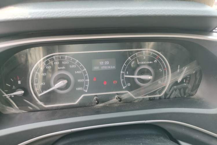 Used SAIC MAXUS Xintu V80 2023 2.0T Manual Classic Aoyuntong Long Wheelbase Mid-Height 6/7/8/9-Seater