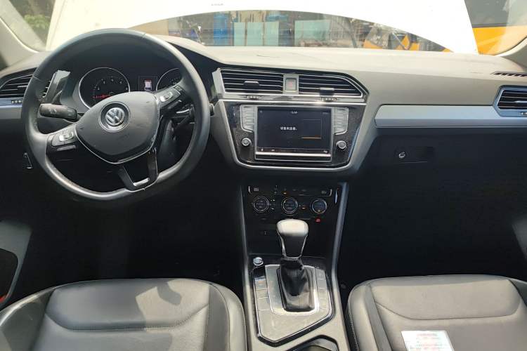 Used Volkswagen Tiguan L 2017 330TSI Automatic Two-Wheel Drive Comfort Edition Center Console