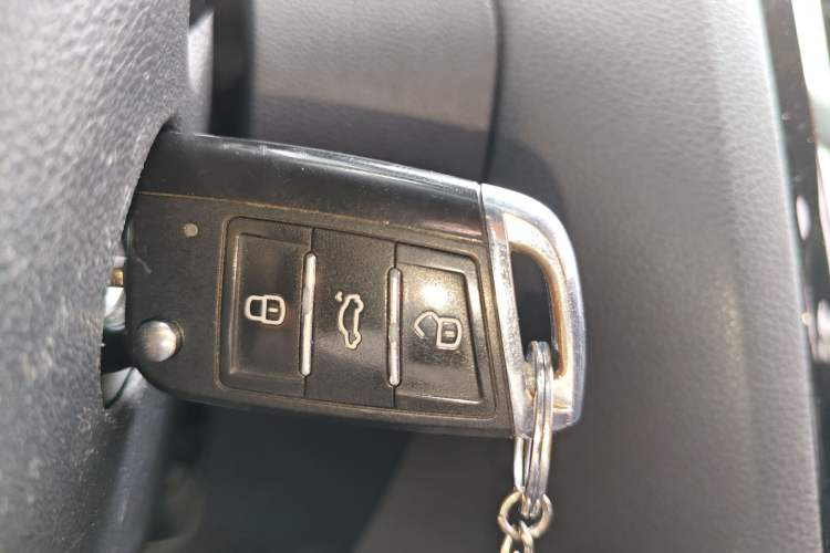 Used Volkswagen Sagitar 2015 1.6L Automatic Comfort Model Interior 1