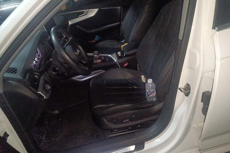 Used Audi A4L 2018 30th Anniversary Edition 40 TFSI Fashion Model
