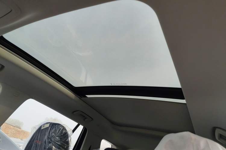 Used Chevrolet Equinox Plus 2024 102km RS Ultimate Edition Headliner