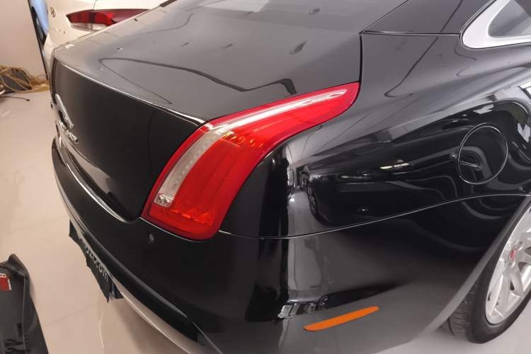 Used Jaguar XJ 2014 XJL 2.0T Two-Wheel-Drive Elegant Business Edition
