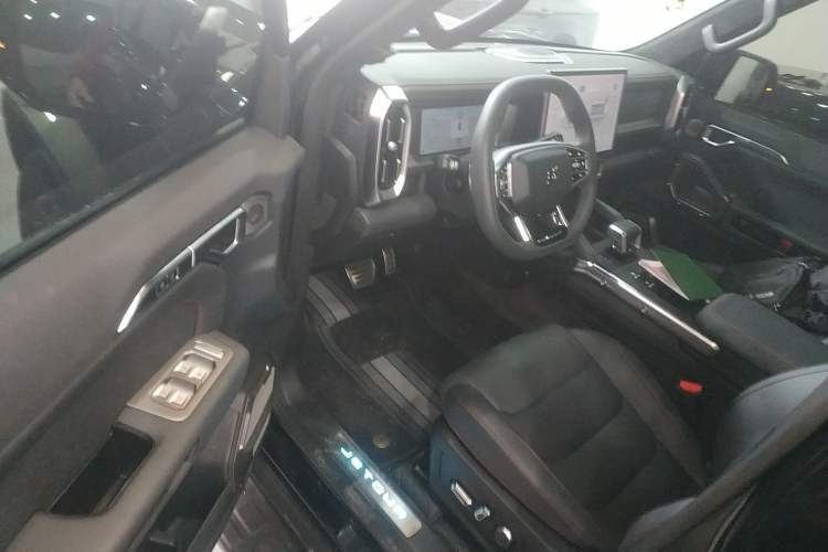 Used JETOUR Traveler 2023 2.0T All-Wheel Drive CrossPRO+
