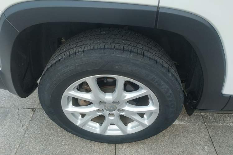 Used Jeep Cherokee 2017 2.0L Superior Edition
