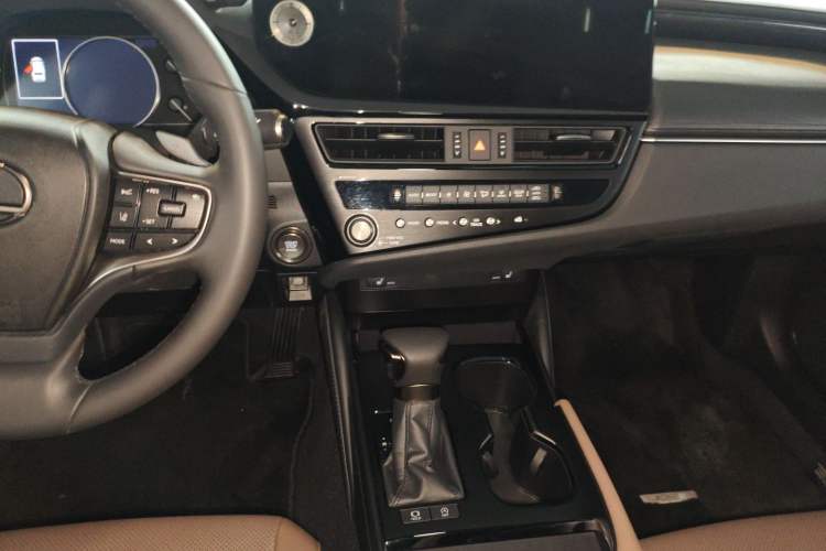 Used Lexus ES 2023 200 Excellence Edition Audio And AC Panel