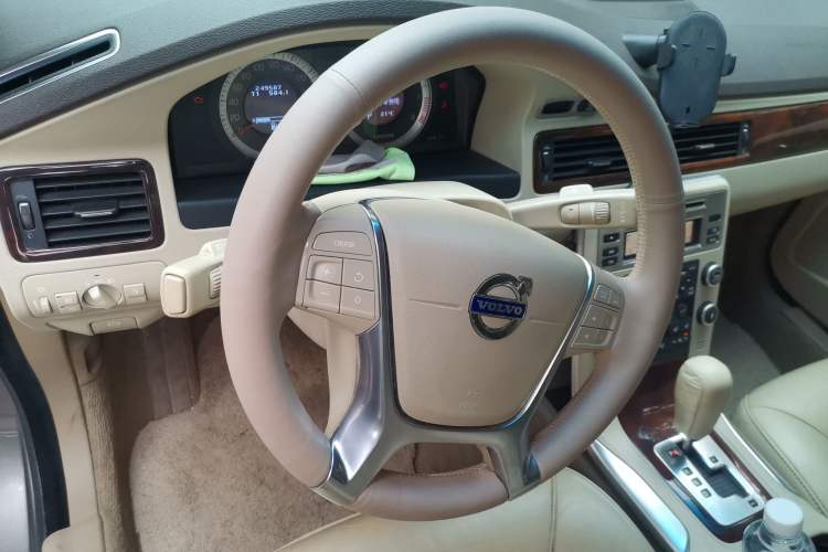 Used Volvo S80L 2010 2.5T ZhiShang Edition