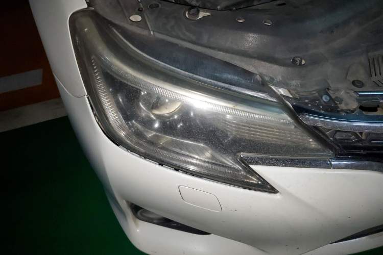 Used Toyota Reiz 2013 2.5V Elite Edition Right Front Headlight