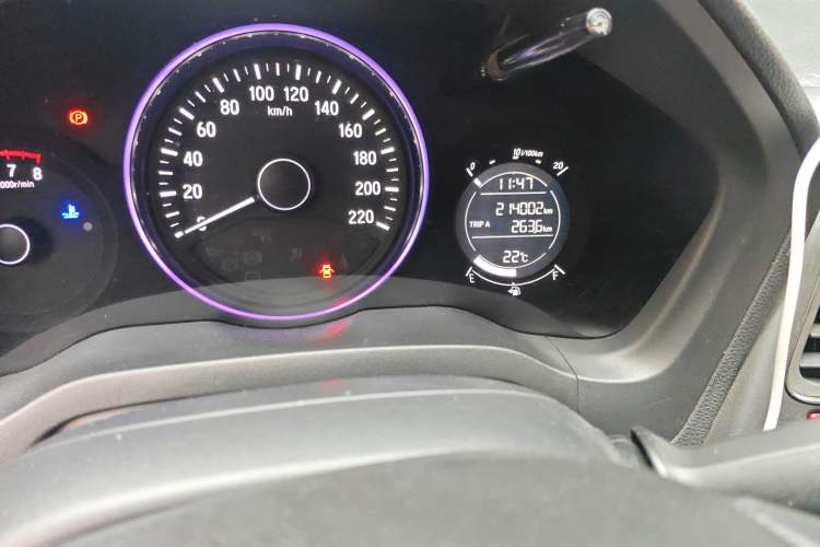 Used Honda Vezel 2015 1.5L manual two-wheel drive Comfort trim level Odometer Close Up