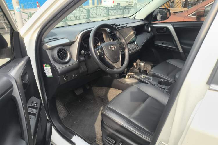 Used Toyota RAV4 2018 2.5L Automatic 4x4 Elite i Edition Driver Seat