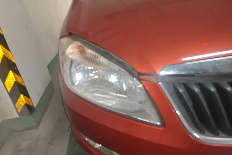 Used Skoda Fabia 2012 1.4L Manual Crystal Edition Right Front Headlight