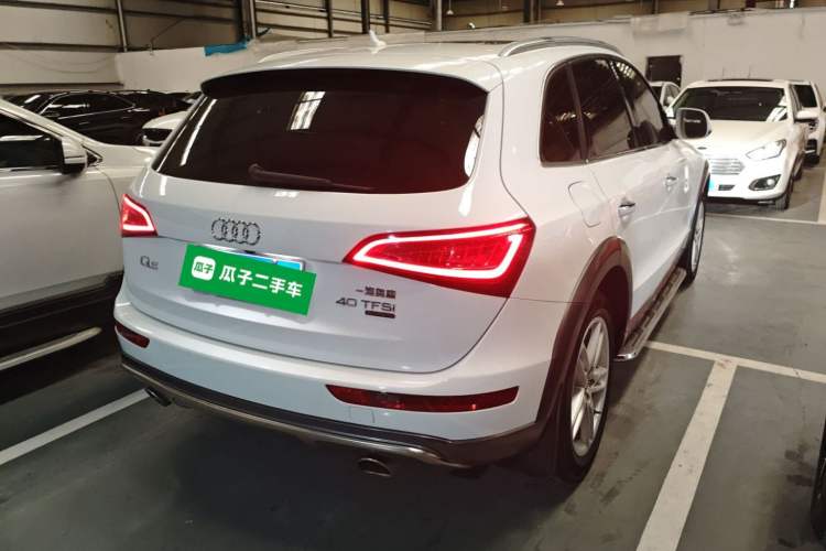Used Audi Q5 2017 Plus 40 TFSI Comfort Model Rear Right 45 Deg