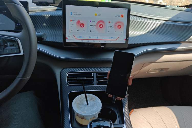 Used BYD Qin PLUS 2023 Champion Edition DM-i 120KM Leading Model Audio And AC Panel