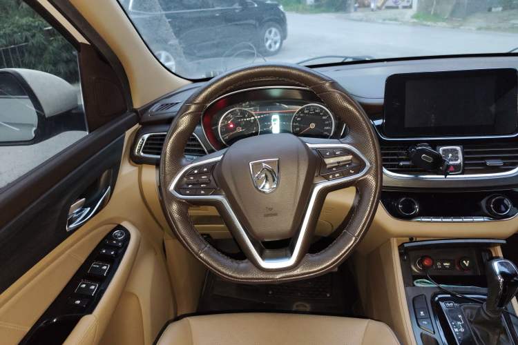 Used Baojun 730 2017 1.8L iAMT Prestige Version 7 Seats
