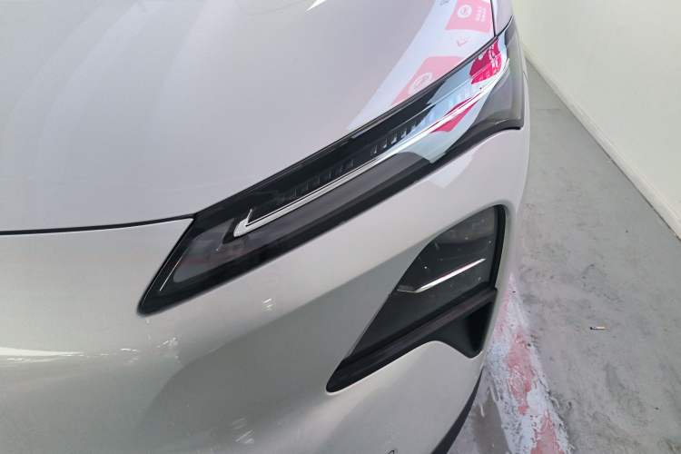 Used Wuling Xingguang S 2025 Model, 130km Flagship Edition Left Front Headlight