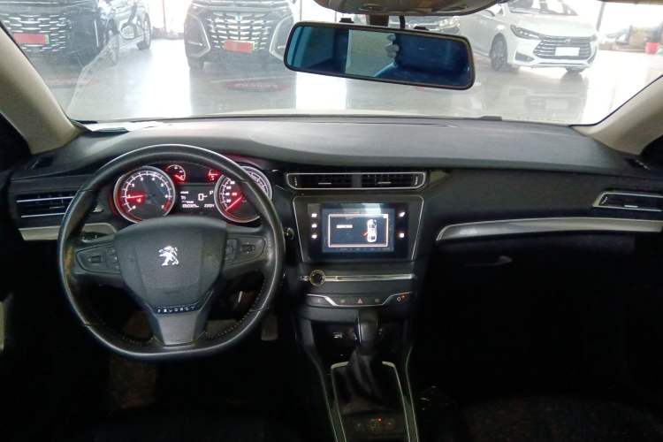 Used Peugeot 408 2014 1.8L Automatic Luxury Edition Center Console