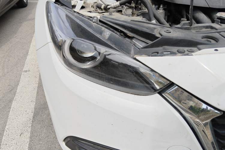 Used Mazda 3 Axela 2017 Sedan 1.5L Automatic Luxury Model Emission Standard China V Right Front Headlight