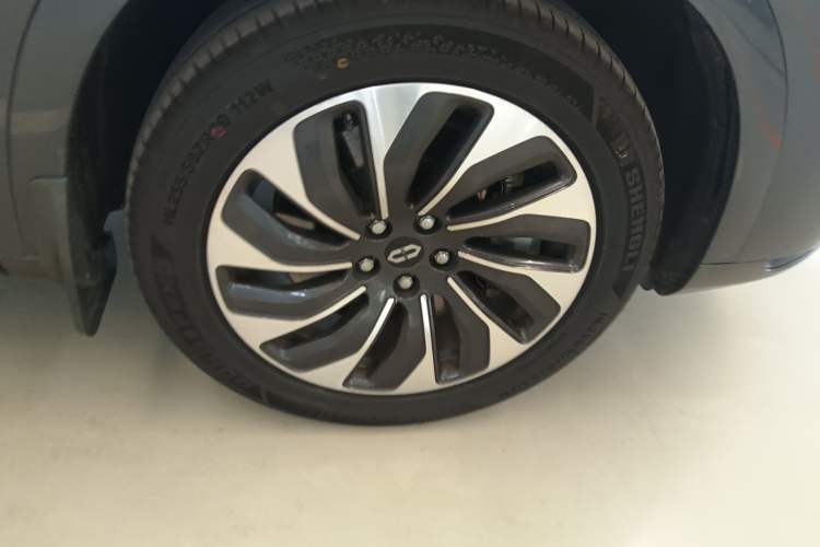 Used Hima AITO M7 2022 1.5T Four-Wheel Drive Luxury Edition Right Front Wheel Hub