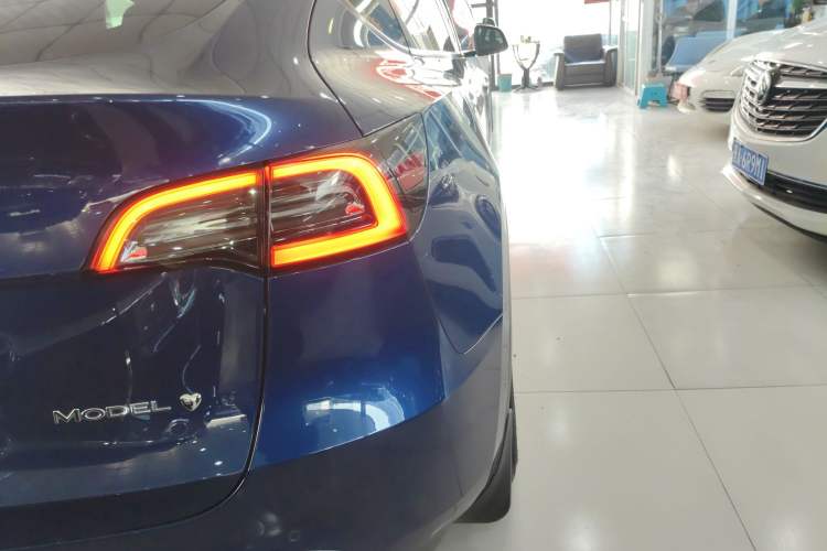 Used Tesla Model Y 2021 Long-Range All-Wheel-Drive Version Right Rear Taillight