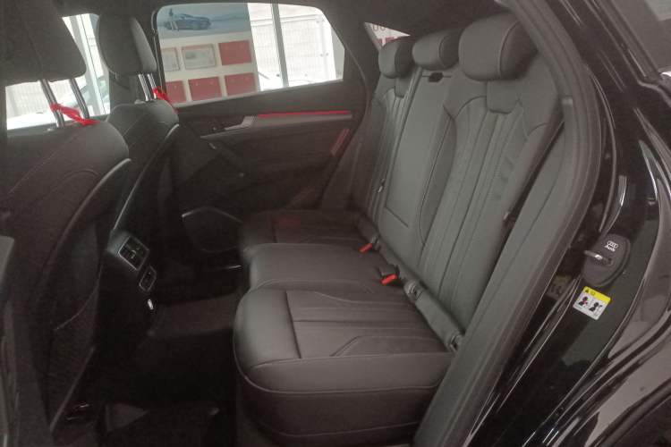 Used Audi Q5L Sportback 2021 40 TFSI Fashion Model Left Rear Seat