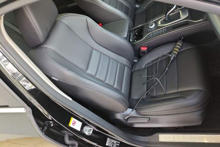 Used Wey VV5 2021 1.5T Two-Wheel Drive Color Pioneer
