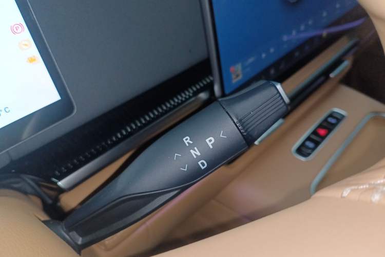 Used VOYAH Dream 2025 PHEV Four-Wheel-Drive Flagship Kunpeng Edition