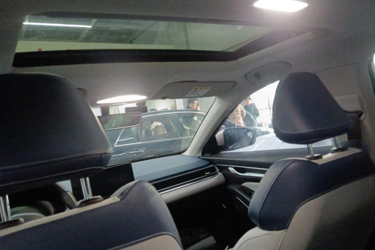 Used Geely Auto Emgrand 2022 4th Generation 1.5L CVT Flagship Model
