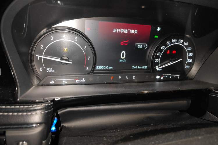 Used Lincoln Corsair 2020 2.0T Two-Wheel Drive Luxury Edition Odometer Close Up