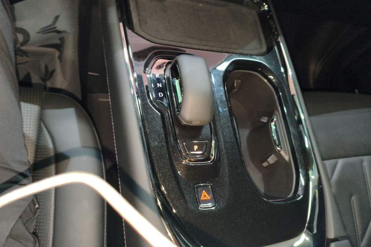 Used Zeekr 009 2024 7-Seater Walk-Through Version Four-Wheel Drive 108 kWh Gear Lever