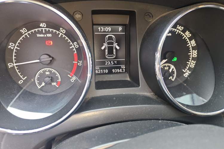 Used Skoda Yeti 2014 1.8TSI DSG Polar Edition Odometer Close Up