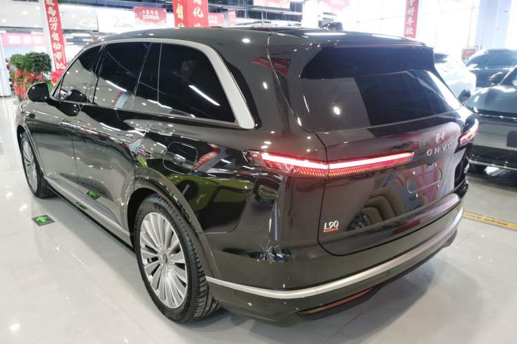 Used ONVO Luxeed L90 2025 Model—Ultra Six-Seater Version
