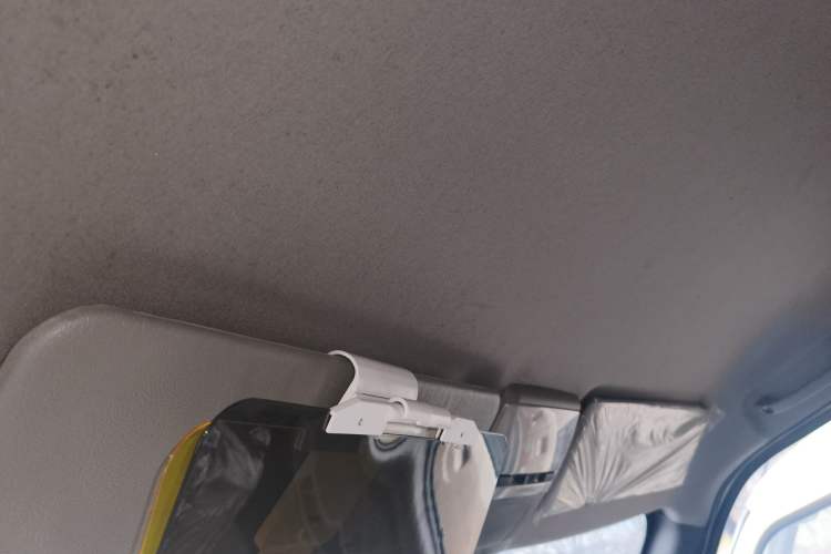 Used Dongfeng Yufeng EM26 2023 Standard Edition 41.472 kWh Henan Lithium Power Headliner