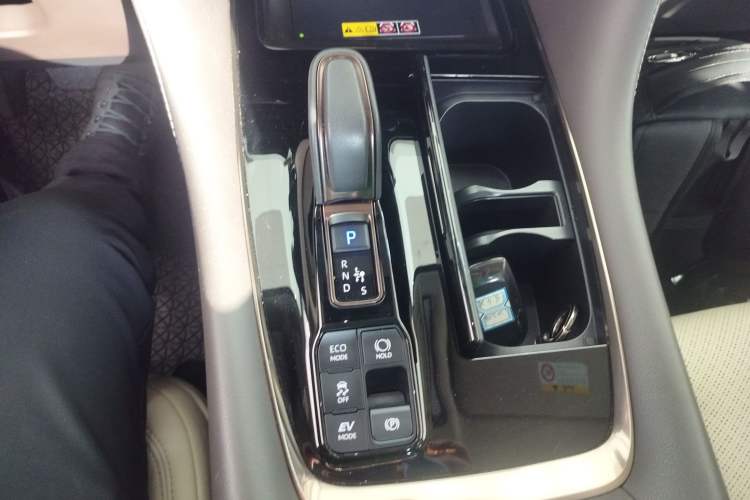 Used Toyota Vellfire 2024 Crown Dual-Engine 2.5L Ultimate Edition
