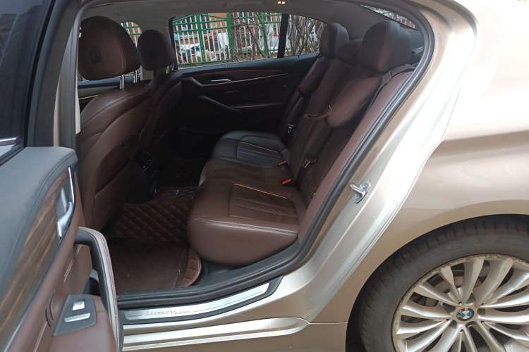 Used BMW 5 Series 2019 530Li Leading Model Luxury Package Left Rear Seat