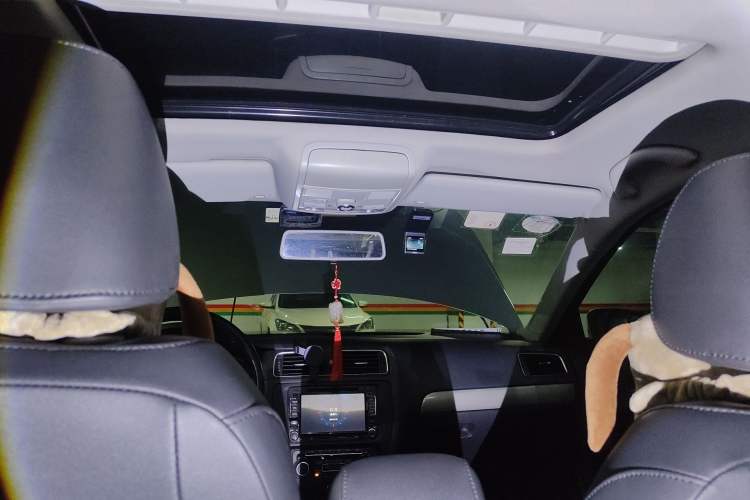 Used Volkswagen Sagitar 2014 1.4TSI Automatic Luxury Model Headliner