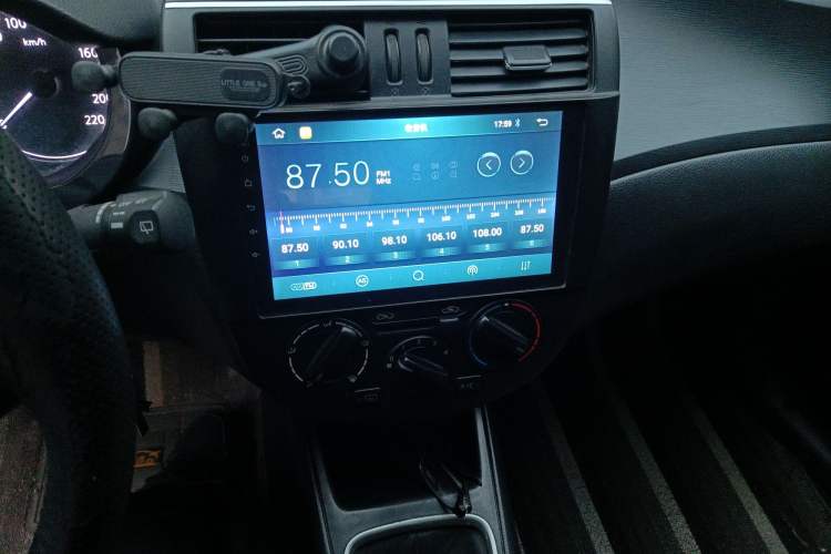 Used Nissan Tiida 2011 1.6L Manual Comfort Edition Audio And AC Panel