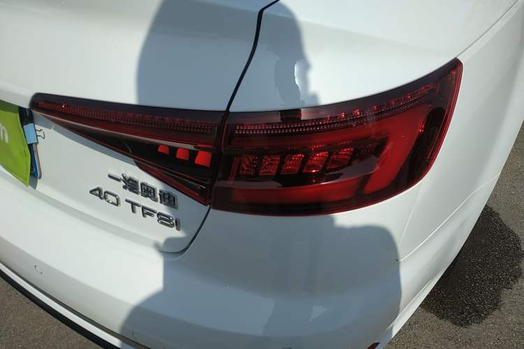 Used Audi A4L 2019 40 TFSI Ambition China VI Right Rear Taillight