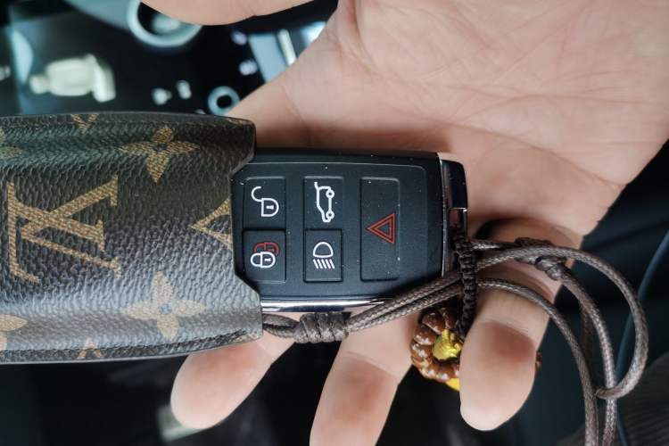 Used Land Rover Range Evoque 2022 Aurora L 249 PS R-Dynamic Collins Antique Bronze Special Edition
